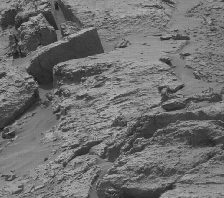 Инопланетянин и загадочные двери: что обнаружил Curiosity за 5000 дней на Марсе