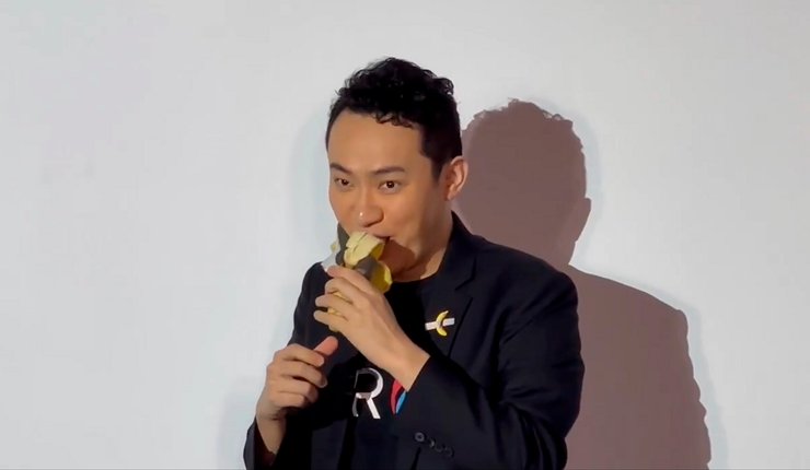 джастин сан съел банан