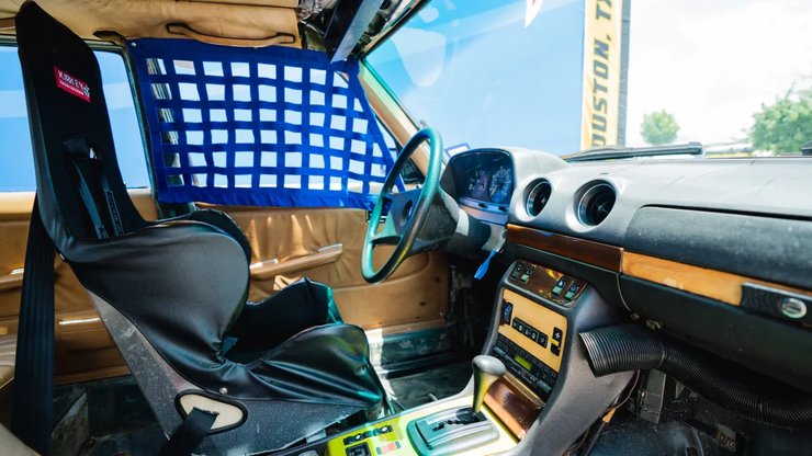 Внедорожник Mercedes-Benz 300D