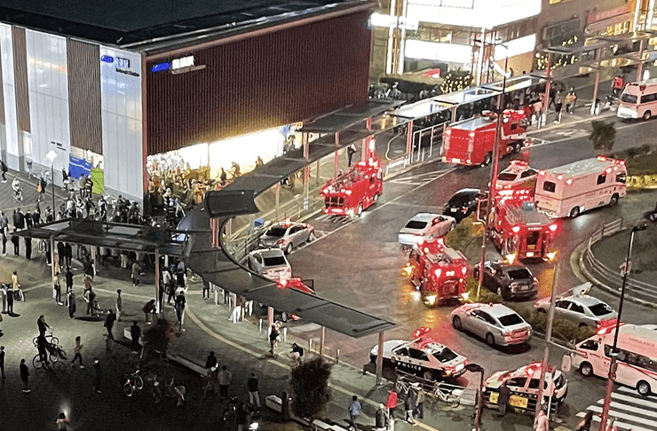 Пассажиры выбираются из поезда