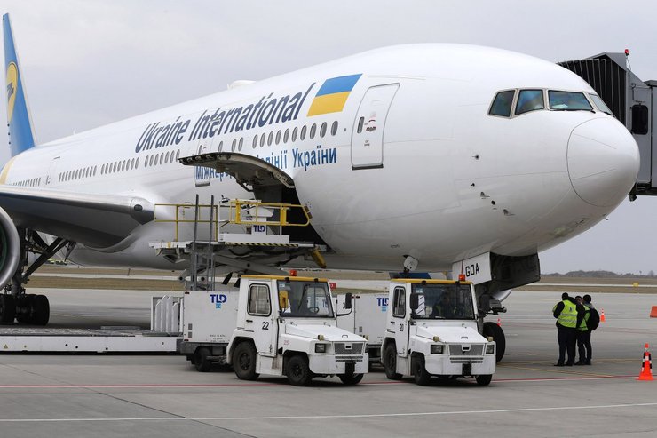 авиакомпании в Украине, авиарейсы в Украине, аэропорт Львов, аэропорт Ужгород, аэропорты в Украине, открыть небо, пассажирские авиаперевозки, открыть небо для самолетов в Украине, авиасообщение в Украине