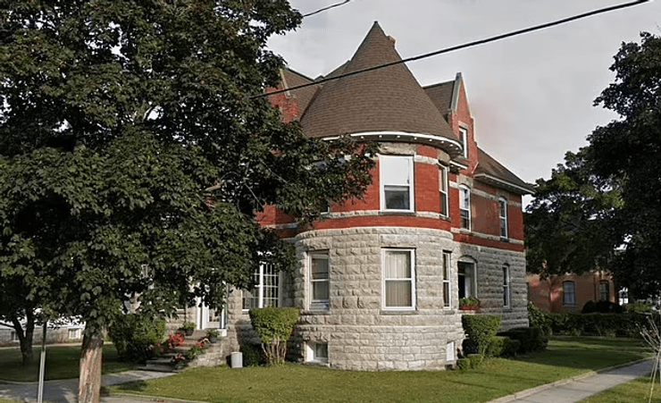 Летучие мыши на чердаке, чердак, бешеные летучие мыши, летучие мыши в доме, искусали жильцов, прививка от бешенства, съемное жилье