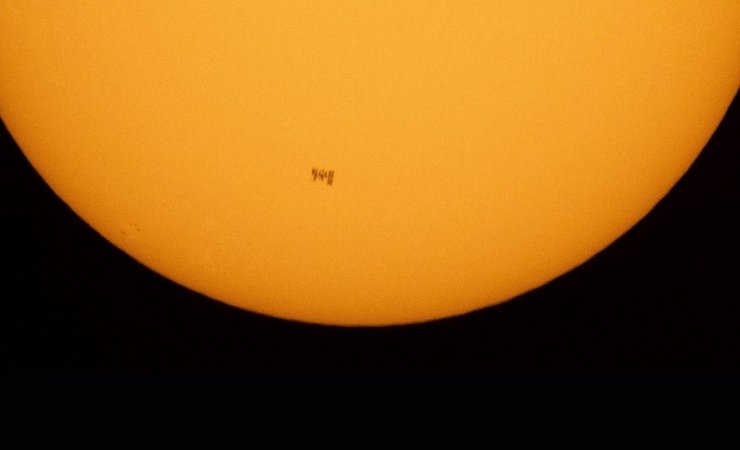 МКС на тлі Сонця