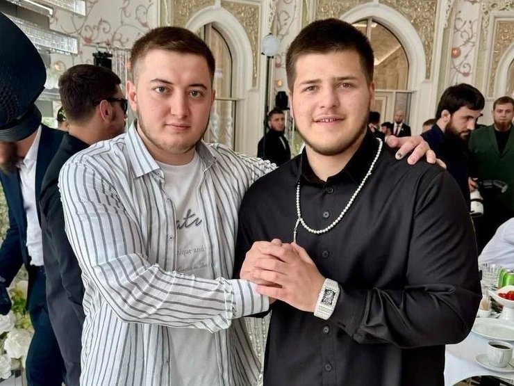 адам кадыров свадьба часы