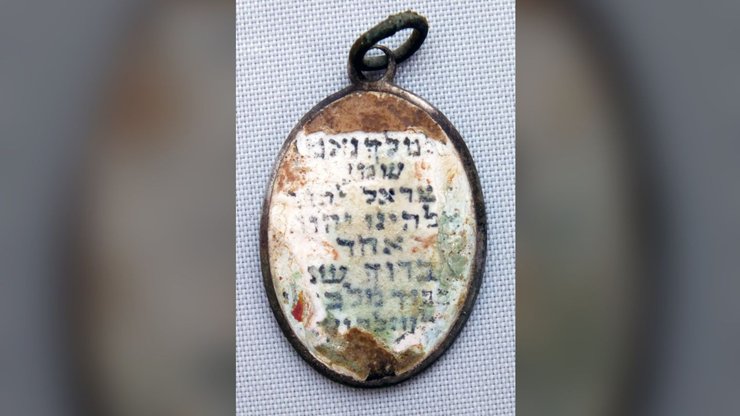 підвіска, літери, написи, фото