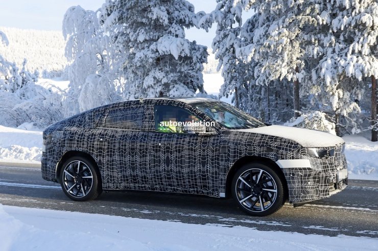BMW iX4