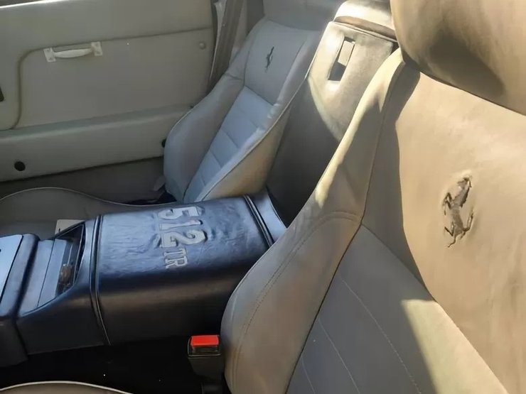 салон Pontiac Fiero, Ferrari Testarossa, копія Ferrari, клон Ferrari Testarossa, суперкар Ferrari