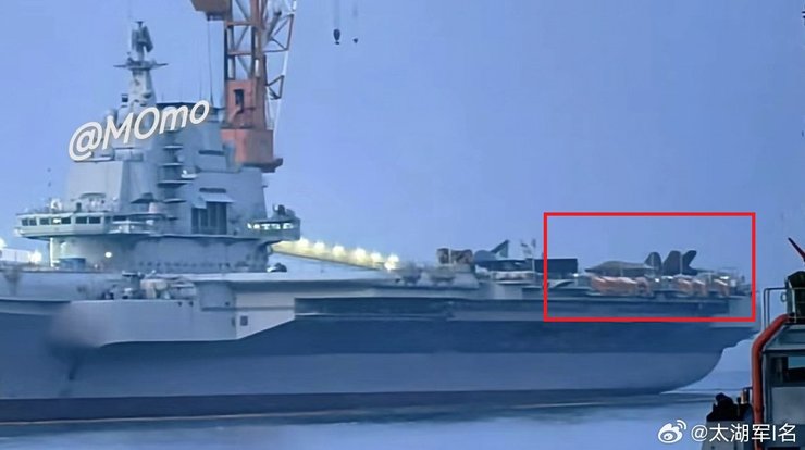 J-35 на авианосце Liaoning