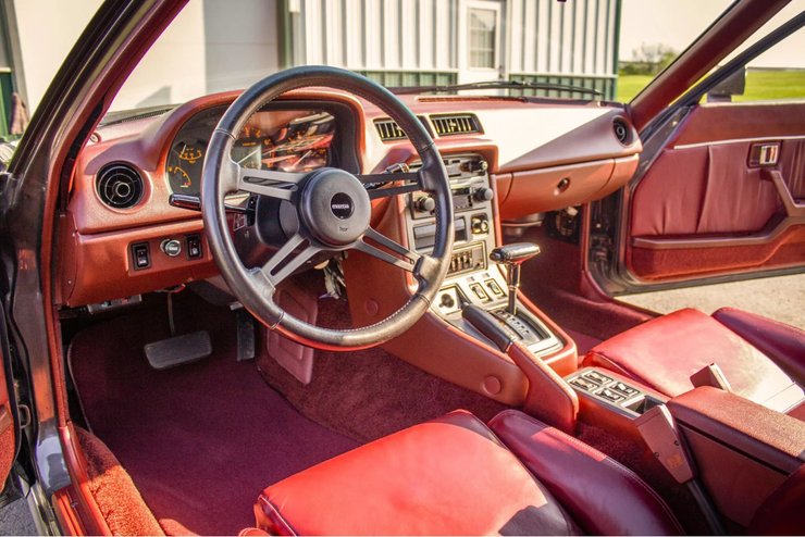 салон Mazda RX-7, Mazda RX-7 1982, спорткар Mazda, капсула времени, купе Mazda