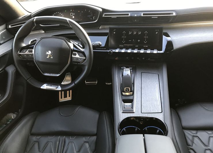 Пежо 508 2019, фото, интерьер, руль, приборная панель, Peugeot 508