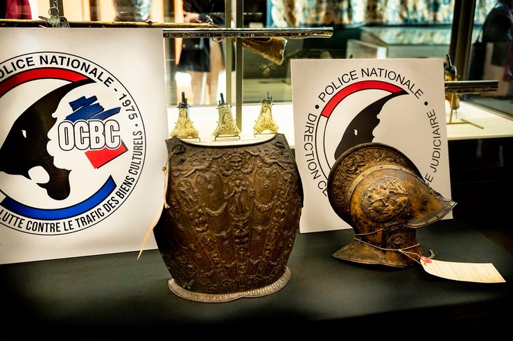 доспехи лувр кража