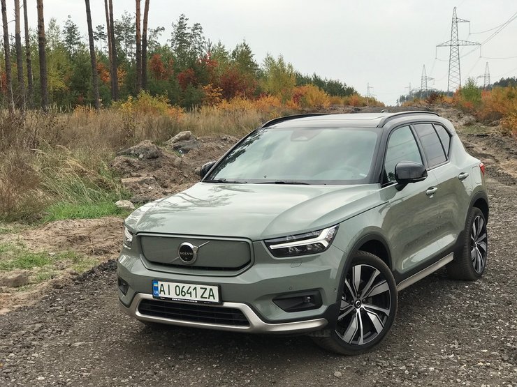 Електричний кросовер Volvo XC40 Recharge, зовнішність Volvo XC40 Recharg, екстер'єр електричного Вольво ХС40 Річардж, вид спереду