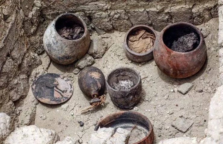 Город мертвых, достопримечательности, историческая ценность, находка, захоронение, руины, кладбище, дорога