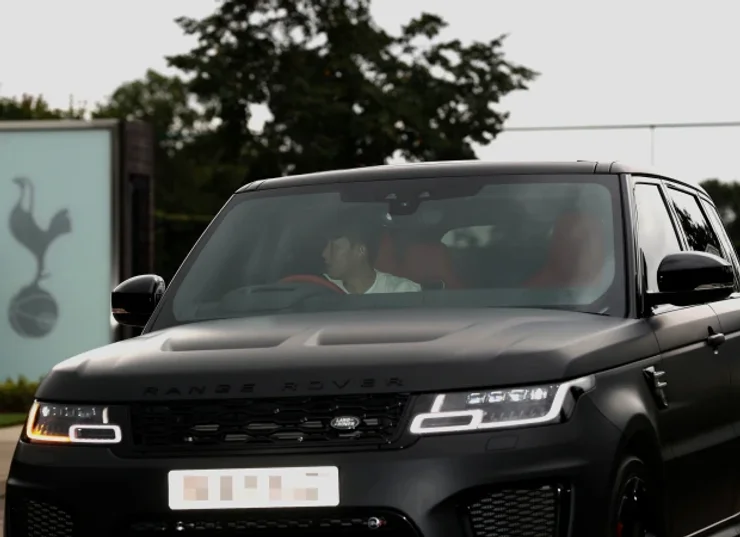 Сон Хын Мин на Range Rover