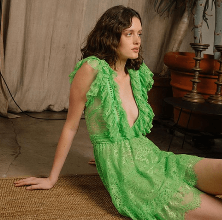 Глубокое декольте, фото, мода, женская одежда, 2020