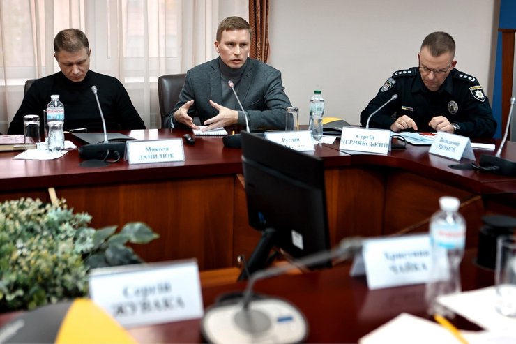 Руслан Пахомов спільно з представниками Нацполу, НАБУ, АРМА обговорюють застосування цифрових інструментів у кримінальних провадженнях в умовах воєнного стану