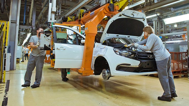 Lada Granta, Лада Гранта, виробництво ЛАда, санкції проти Росії, спрощені ВАЗ, спрощені автомобілі