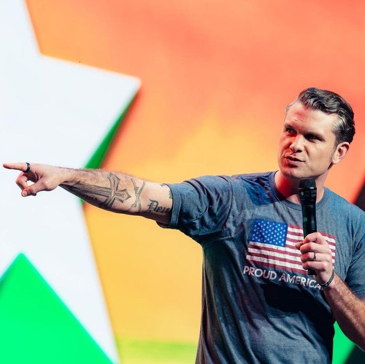 Пит Хегсет, министр обороны сша, татуировки пита хегсета, пит хегсет татуировки