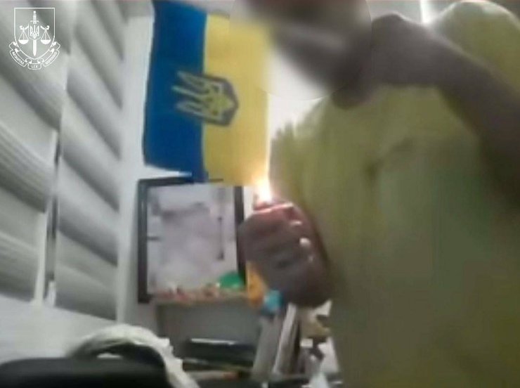 Момент підпалу державного символа