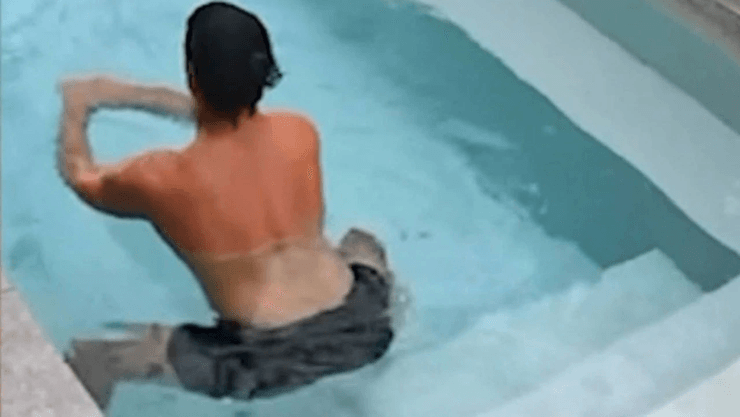 Чужой бассейн, таинственный пловец, чужой дом, частная собственность, проник в дом, плавал в чужом бассейне, хозяйка дома