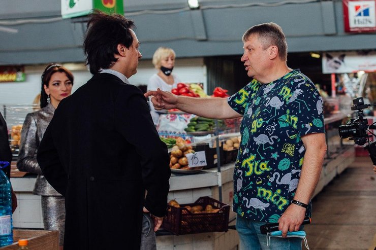 Артисты, оперный театр, рынок