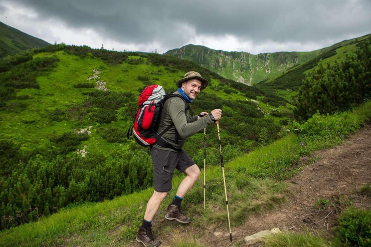 біографія Дениса Монастирського — відпочинок в горах