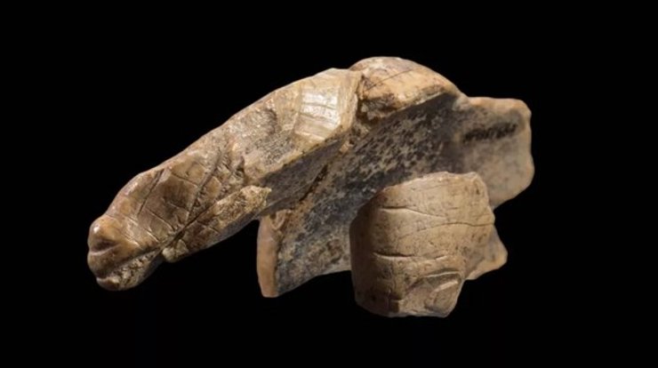 резная фигурка, древнее животное