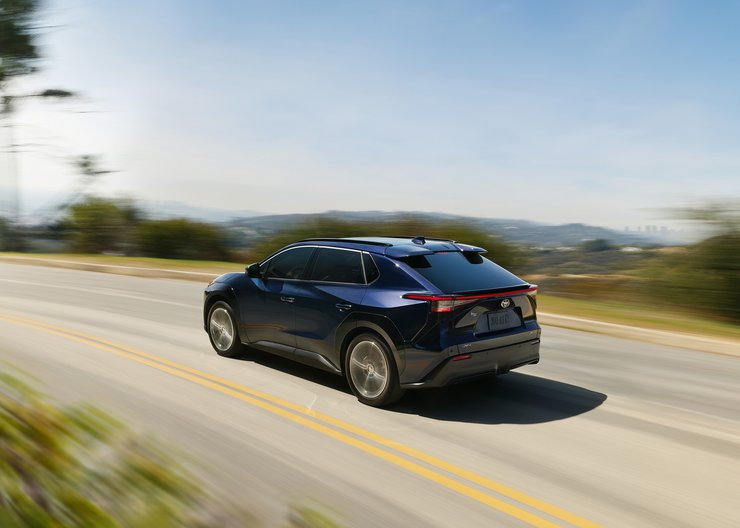 электромобиль Toyota bZ, кроссовер Toyota, электрокроссовер Toyota, электрокроссовер Toyota