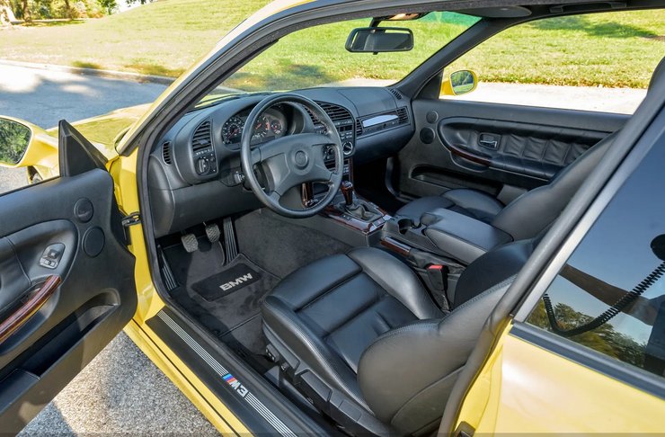 салон BMW M3 E36, BMW M3 1995, капсула часу, спорткар BMW