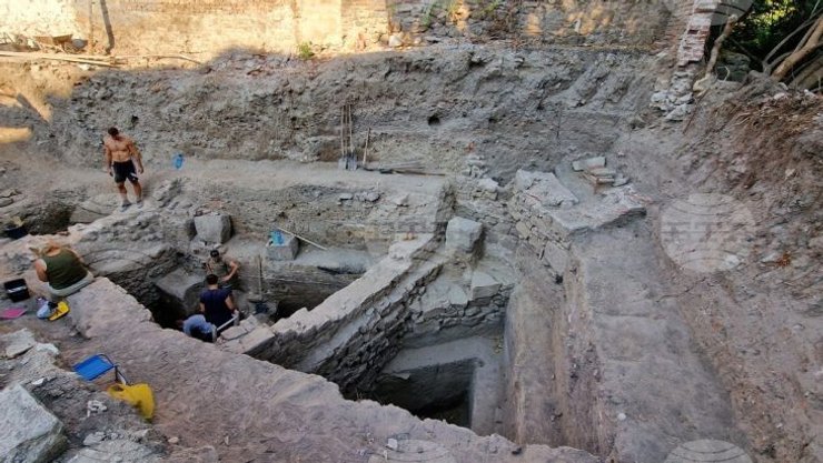 археологи, археология, раскопки, клад, монеты, золото, Европа, Болгария, находка, ученые, мастерская, римляне, Пловдив, город, поселение, Македонский, культура, история, артефакты, открытия