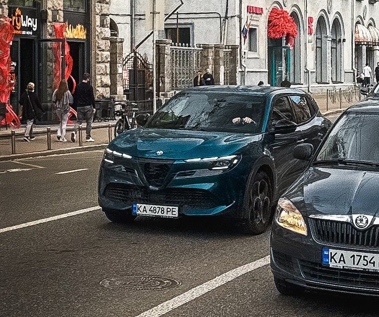 Alfa Romeo Junior 2025, кроссовер Alfa Romeo, новая Alfa Romeo Junior, Alfa Romeo Junior 2025