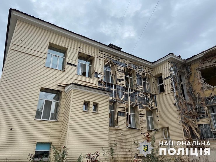 Лікарня Бахмут обстріл, багатопрофільна лікарня, артилерія, нд рф, руйнування, донецька область