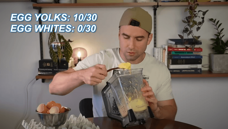 Мужчина съел 900 яиц за месяц, изменил рацион, 30 яиц в день, экстремальная диета, необычная диета, ел только яйца, необычный эксперимент