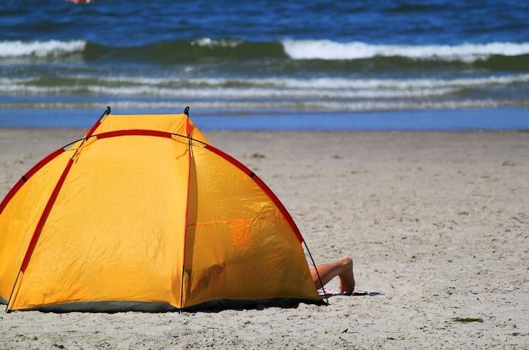 палатка у воды