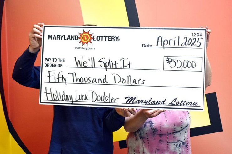 Деньги, лотерейный билет, лотерейный билет, как выиграть в лотерею, старый лотерейный билет, нашел лотерейный билет, денежный приз, доллары