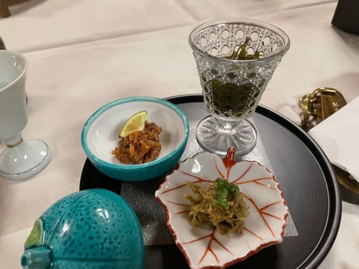 Японська кухня, вечеря, сашимі, кишки кальмара, мізки краба, фірмова страва, їжа,