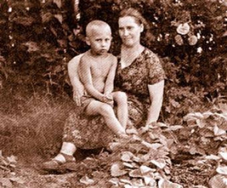 Вера Путина с сыном, фото