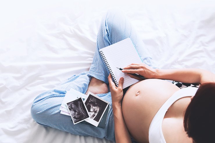 Вагітність, великий живіт у жінки