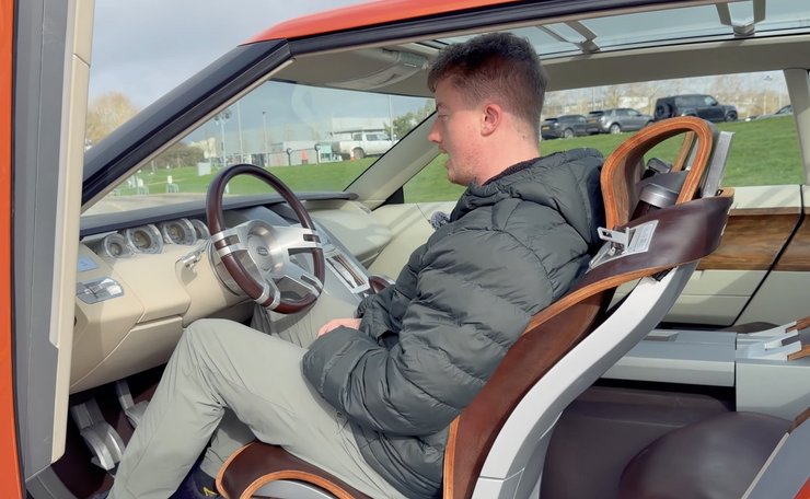 салон Land Rover Range Stormer