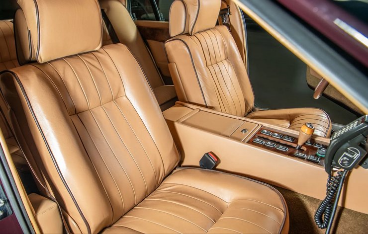 Салон Aston Martin Lagonda 1984, седан Aston Martin Lagonda