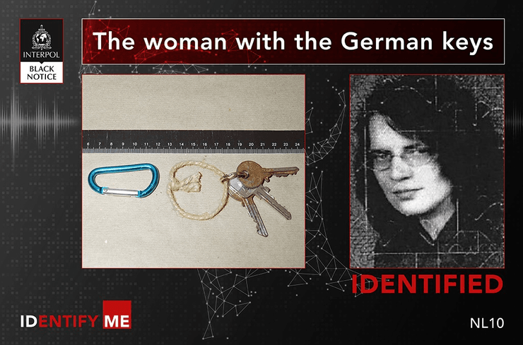 "Женщина с немецкими ключами"