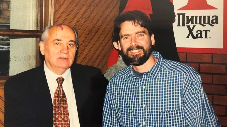 Михайло Горбачов, піца хат, реклама піци горбачов, горбі, Pizza Hut