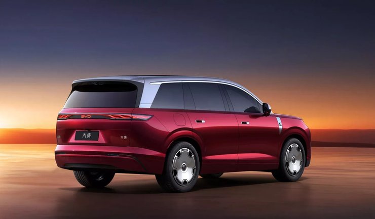 кроссовер BYD
