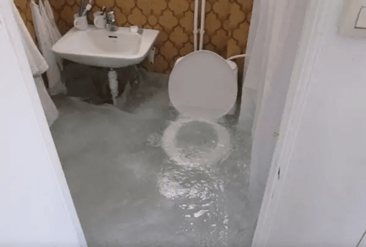 зима ванна лід