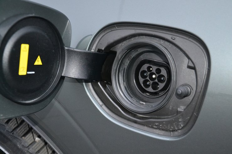 зарядний порт Volvo XC60