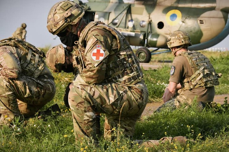 британские военные на учениях