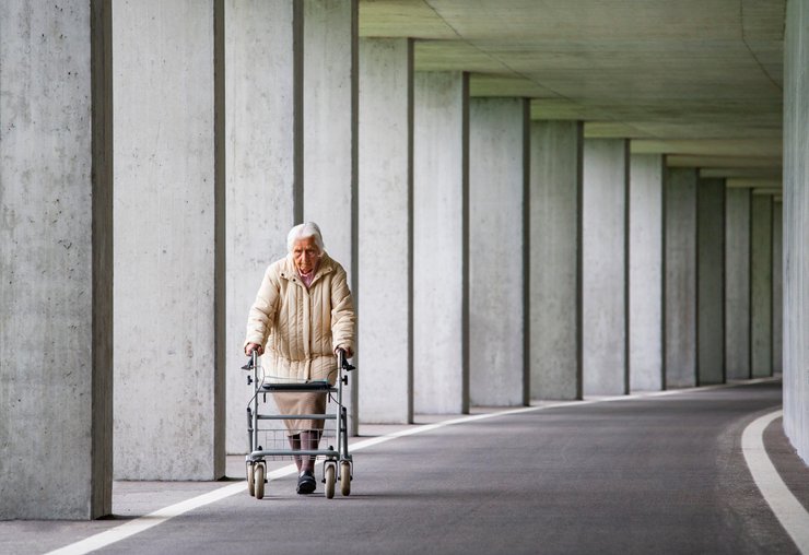 Граждане, выехавшие за границу, до весны 2025 года имели отдельный алгоритм получения пенсионных выплат