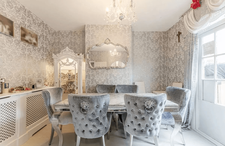 Необычная квартира, интерьер квартиры, вызывает головную боль, мигрень, трехкомнатная квартира, три спальни, серые обои