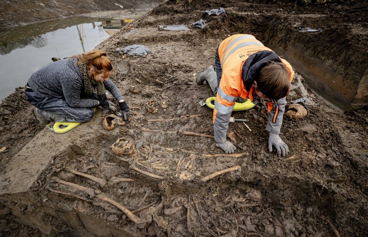 нидерланды, вианен, братская могила