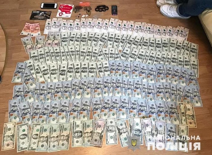 Обыск, деньги, полиция